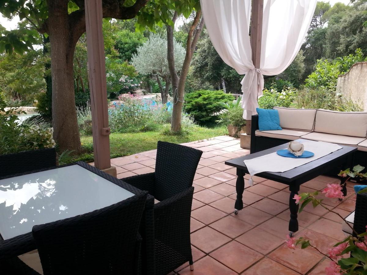 ピオラン La Bousquatiere Bed & Breakfast エクステリア 写真